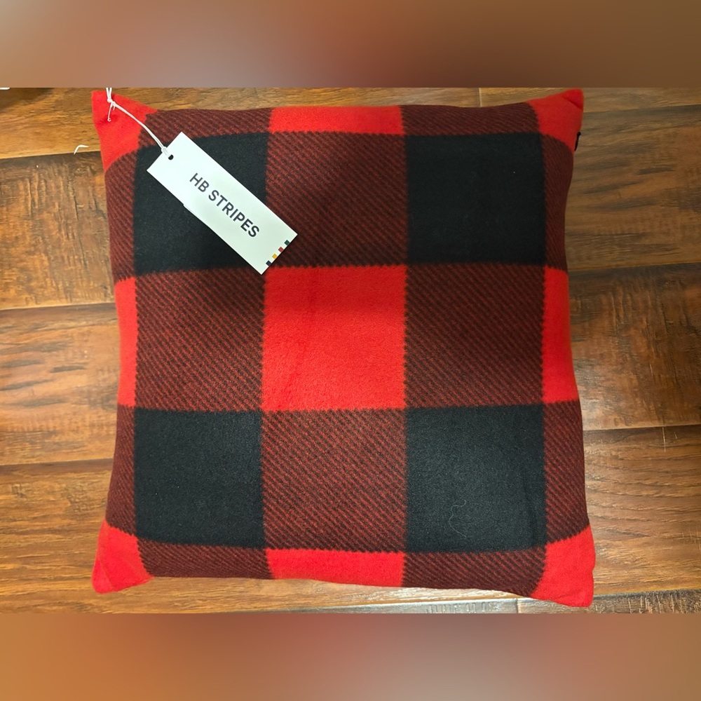 BNWT RARE NEW 2-pack Hudson’s Bay Company HBC Stripes Fleece Pillow Cushions - Picture 1 of 8